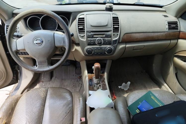 Used Nissan Sylphy 2009 1.6XL Automatic Luxury Sunroof Edition Center Console