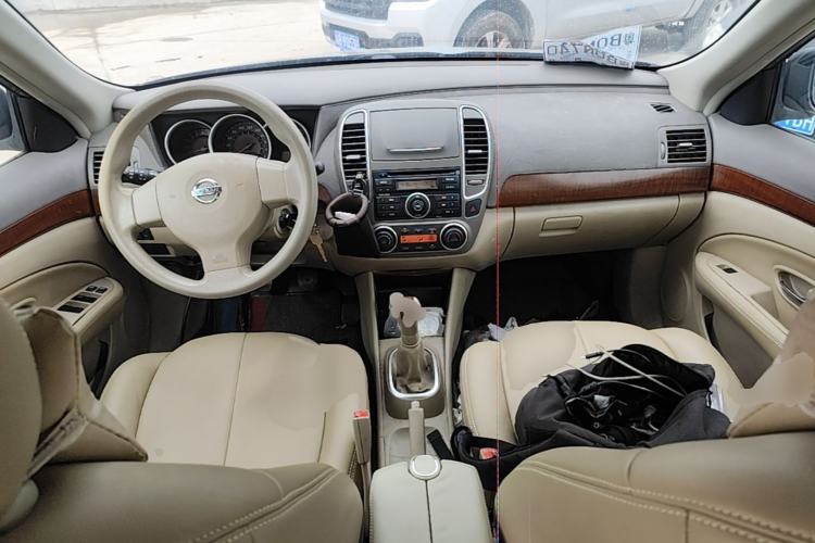 Used Nissan Sylphy 2009 1.6XE Manual Comfort Edition Center Console