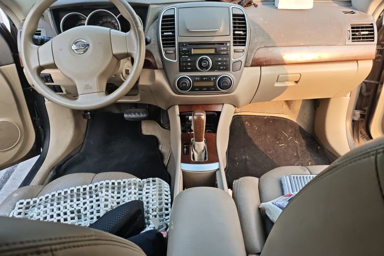 Used Nissan Sylphy 2009 1.6XL Automatic Luxury Sunroof Edition Center Console