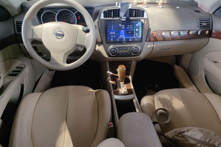 Used Nissan Sylphy 2009 1.6XE Automatic Comfort Edition Center Console