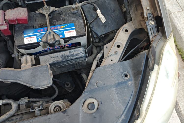 Used Nissan Sylphy 2009 1.6XL Automatic Luxury Sunroof Edition Engine Bay Left