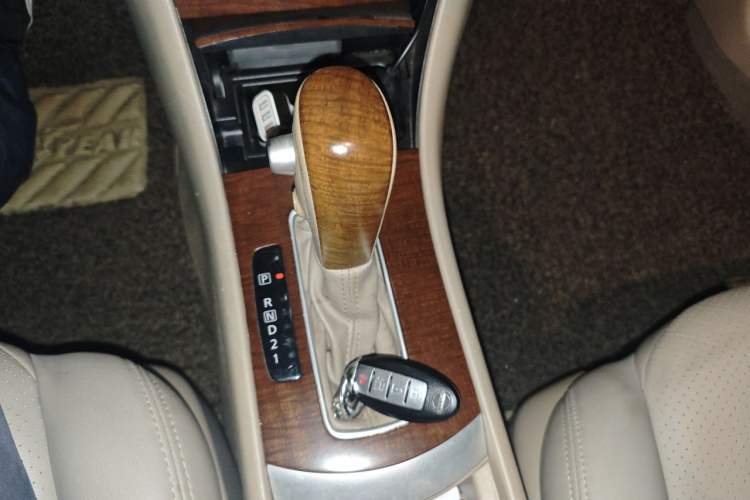 Used Nissan Sylphy 2009 1.6XL Automatic Luxury Sunroof Edition Gear Lever