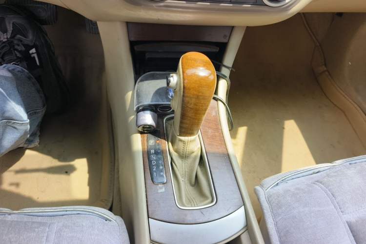 Used Nissan Sylphy 2009 1.6XE Automatic Comfort Edition Gear Lever