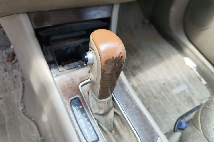 Used Nissan Sylphy 2009 1.6XL Automatic Luxury Sunroof Edition Gear Lever
