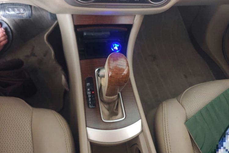 Used Nissan Sylphy 2009 1.6XE Automatic Comfort Edition Gear Lever