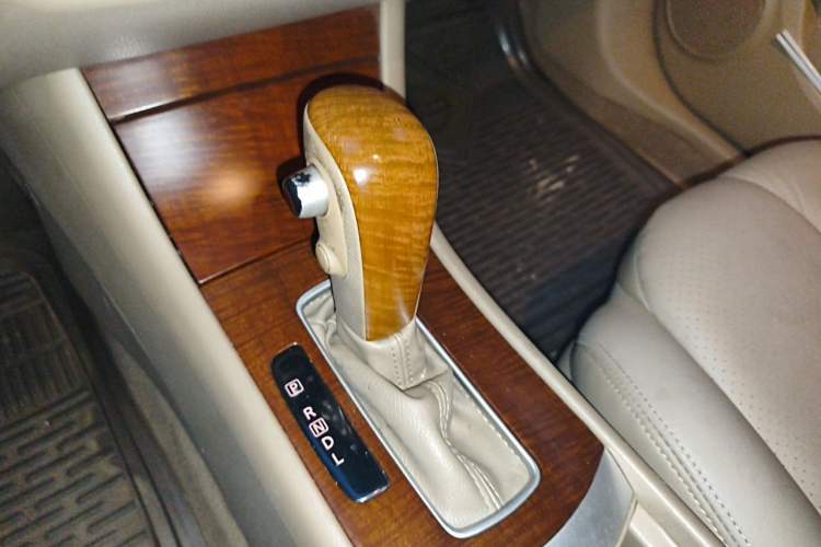 Used Nissan Sylphy 2009 2.0XL CVT Luxury Edition Gear Lever