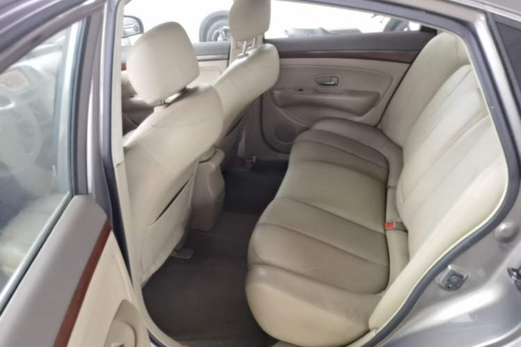 Used Nissan Sylphy 2009 2.0XL CVT Tech Sunroof Version Left Rear Seat
