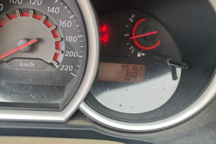 Used Nissan Sylphy 2009 1.6XE Manual Comfort Edition Odometer Close Up
