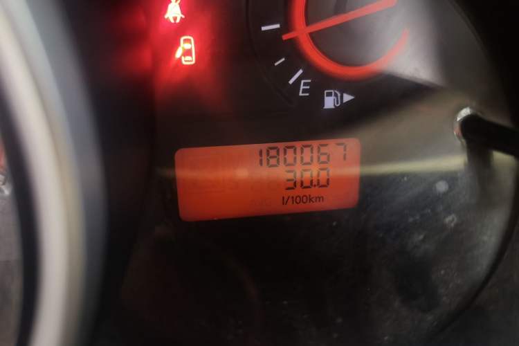 Used Nissan Sylphy 2009 1.6 XL Manual Luxury Sunroof Edition Odometer Close Up