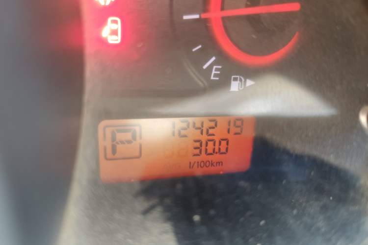 Used Nissan Sylphy 2009 1.6XL Automatic Luxury Sunroof Edition Odometer Close Up