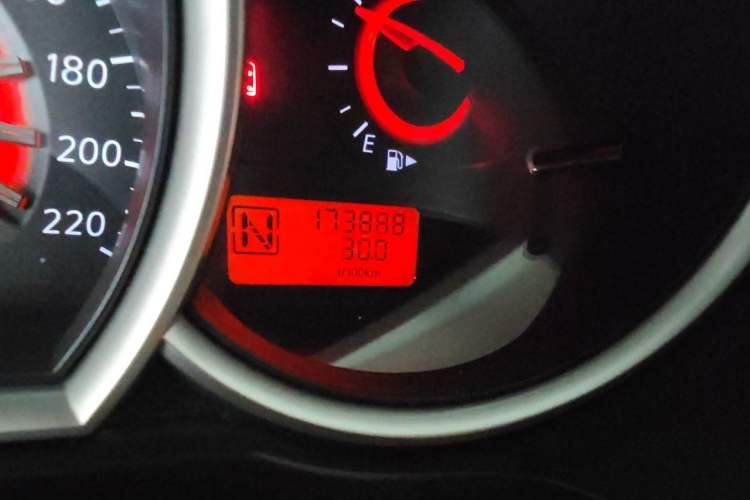 Used Nissan Sylphy 2009 1.6XE Automatic Comfort Edition Odometer Close Up