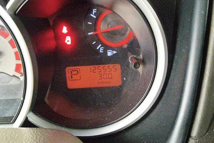 Used Nissan Sylphy 2009 1.6XE Automatic Comfort Edition Odometer Close Up