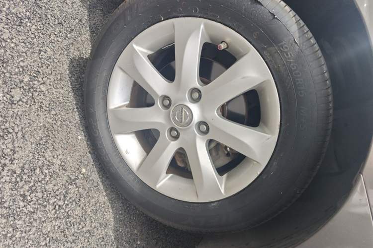 Used Nissan Sylphy 2009 1.6XL Automatic Luxury Sunroof Edition Right Front Wheel Hub