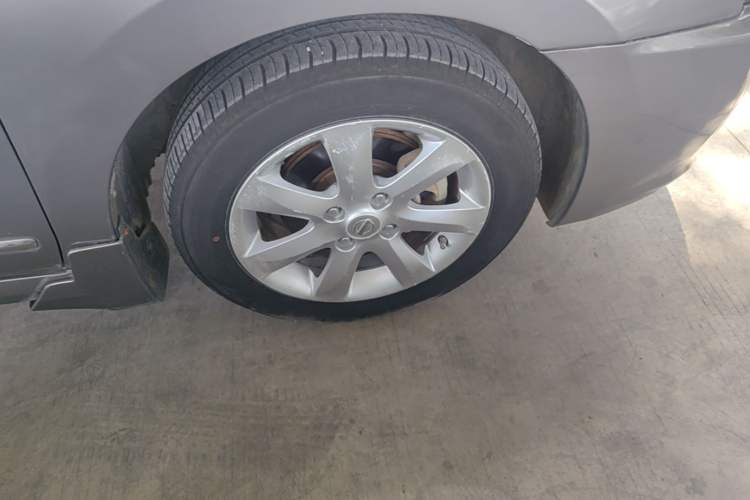 Used Nissan Sylphy 2009 1.6XE Automatic Comfort Edition Right Front Wheel Hub