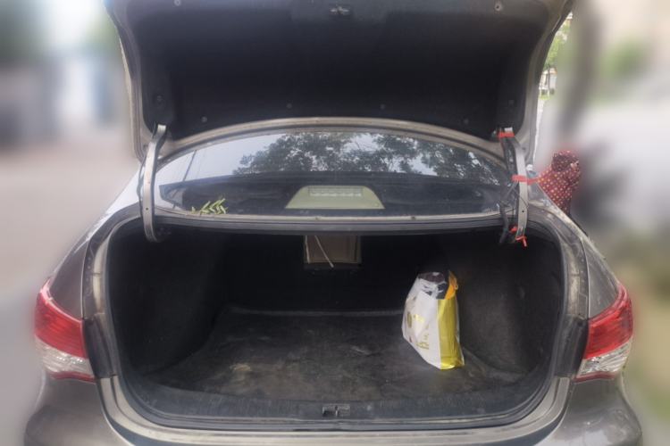 Used Nissan Sylphy 2009 1.6 XL Manual Luxury Sunroof Edition Trunk