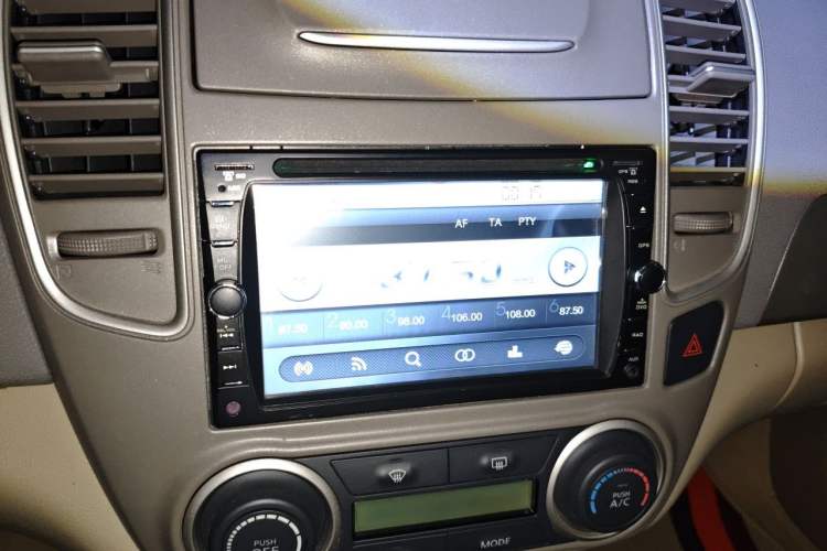 Used Nissan Sylphy 2012 Classic 1.6XE Manual Comfort Edition Audio And AC Panel