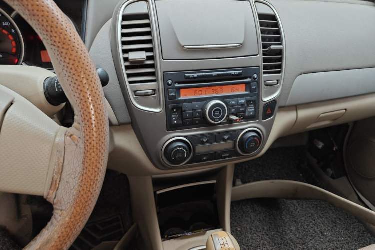 Used Nissan Sylphy 2012 Classic 1.6XE Manual Comfort Edition Audio And AC Panel