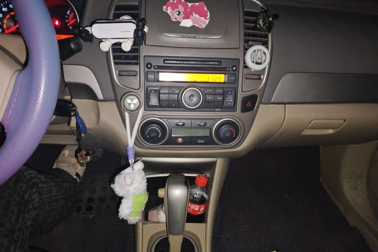 Used Nissan Sylphy 2012 Classic 1.6XE Automatic Comfort Edition Audio And AC Panel