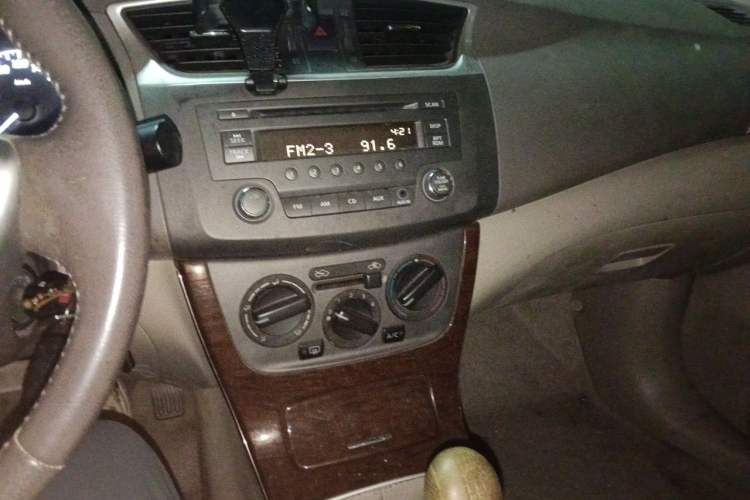 Used Nissan Sylphy 2012 1.6 XL Manual Luxury Edition Audio And AC Panel