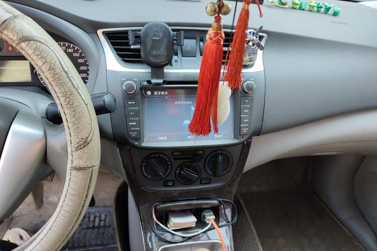 Used Nissan Sylphy 2012 1.6 XL Manual Luxury Edition Audio And AC Panel