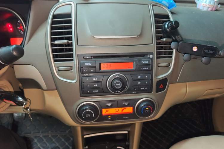 Used Nissan Sylphy 2012 Classic 1.6XE Manual Comfort Edition Audio And AC Panel