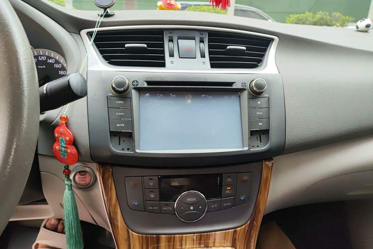 Used Nissan Sylphy 2012 1.8XL CVT Luxury Edition Audio And AC Panel