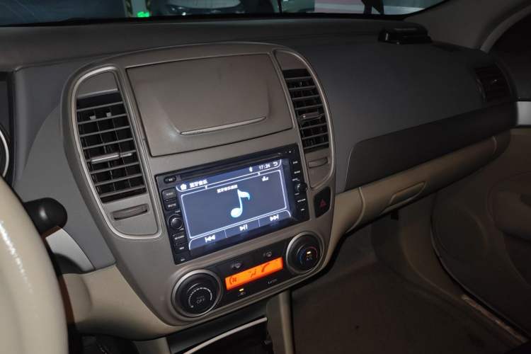 Used Nissan Sylphy 2012 Classic 1.6XE Manual Comfort Edition Audio And AC Panel