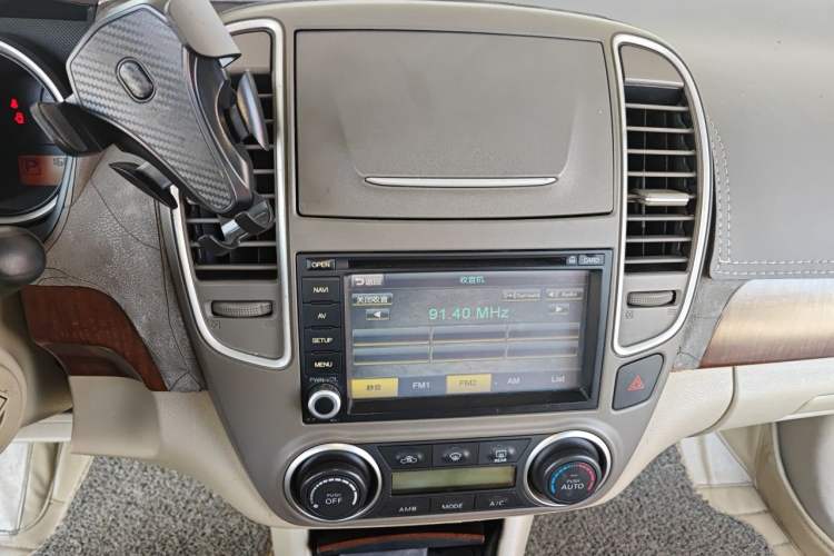 Used Nissan Sylphy 2012 Classic 1.6XE Automatic Comfort Edition Audio And AC Panel