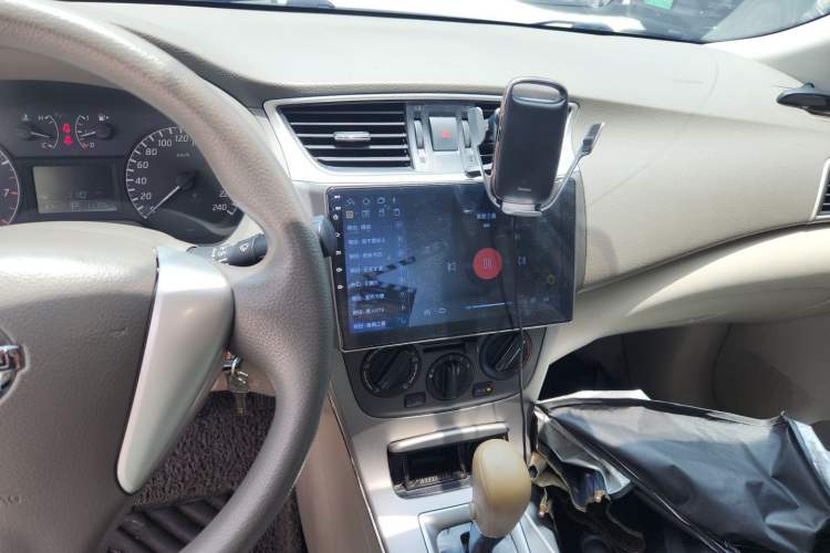 Used Nissan Sylphy 2012 1.6XE CVT Comfort Edition Audio And AC Panel
