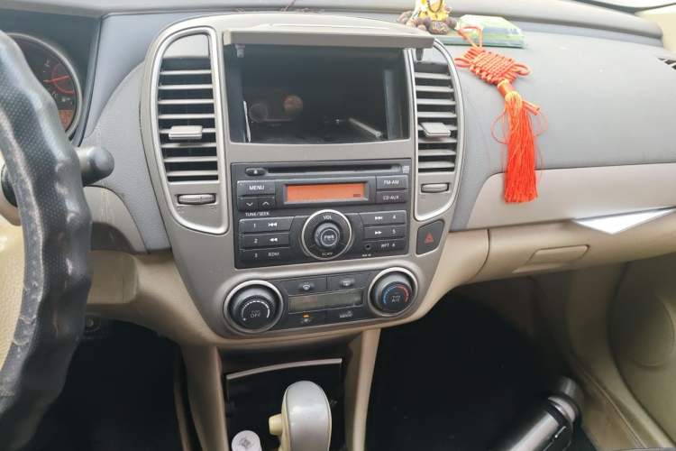 Used Nissan Sylphy 2012 Classic 1.6XE Automatic Comfort Edition Audio And AC Panel