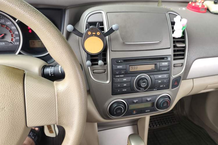 Used Nissan Sylphy 2012 Classic 1.6XE Automatic Comfort Edition Audio And AC Panel