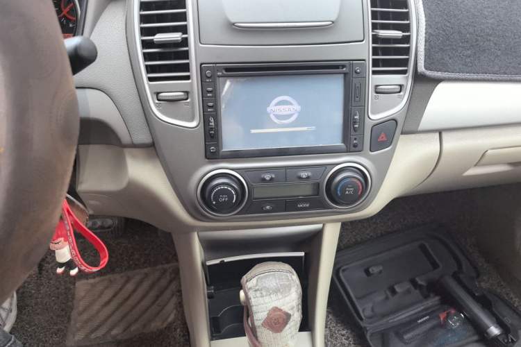 Used Nissan Sylphy 2012 Classic 1.6XE Automatic Comfort Edition Audio And AC Panel