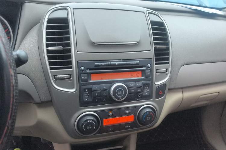 Used Nissan Sylphy 2012 Classic 1.6XE Manual Comfort Edition Audio And AC Panel