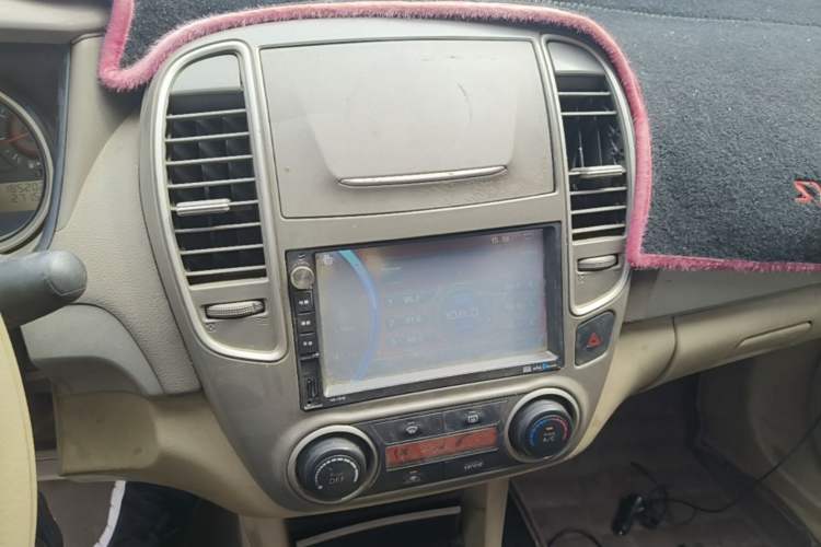 Used Nissan Sylphy 2012 Classic 1.6XE Manual Comfort Edition Audio And AC Panel