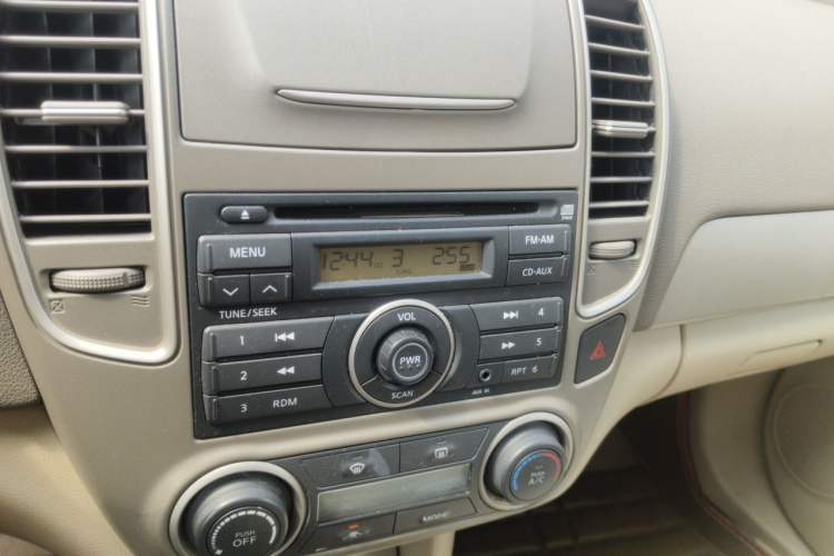 Used Nissan Sylphy 2012 Classic 1.6XE Manual Comfort Edition Audio And AC Panel