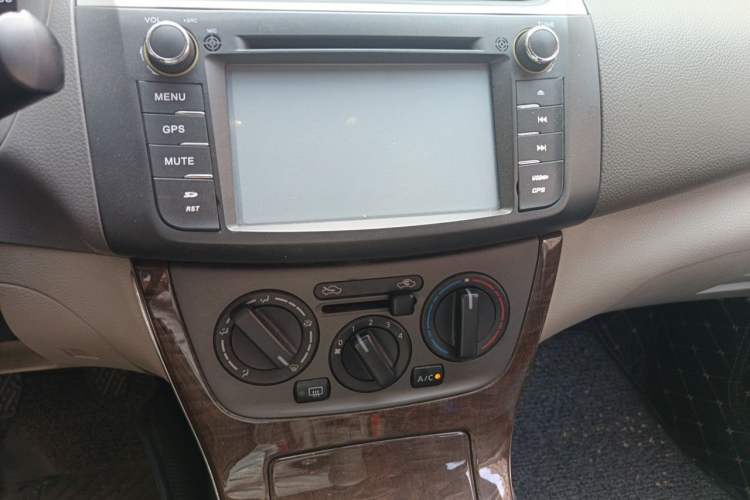 Used Nissan Sylphy 2012 1.6 XL Manual Luxury Edition Audio And AC Panel