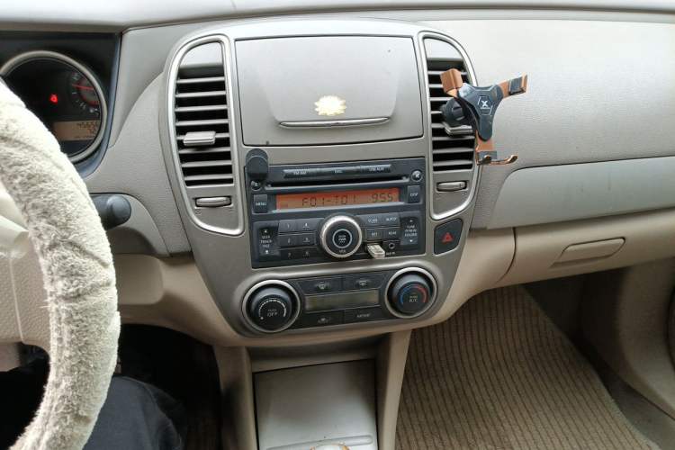 Used Nissan Sylphy 2012 Classic 1.6XE Manual Comfort Edition Audio And AC Panel