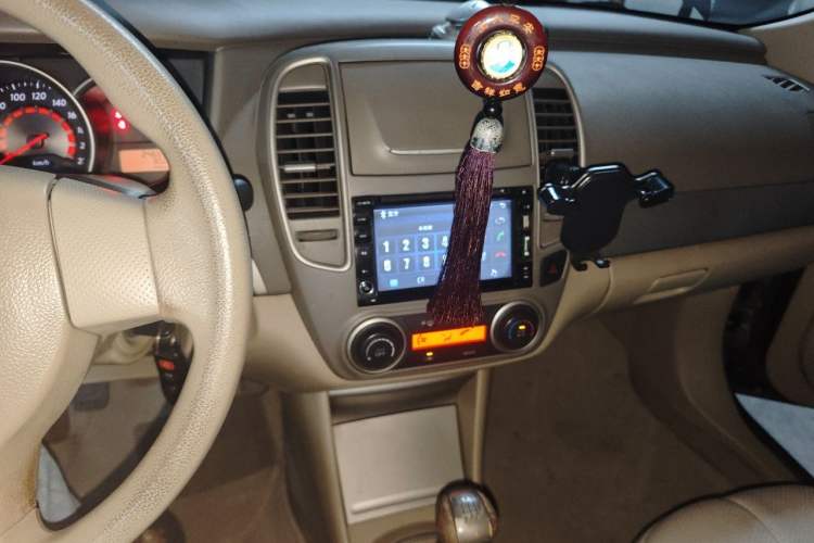 Used Nissan Sylphy 2012 Classic 1.6XE Manual Comfort Edition Audio And AC Panel