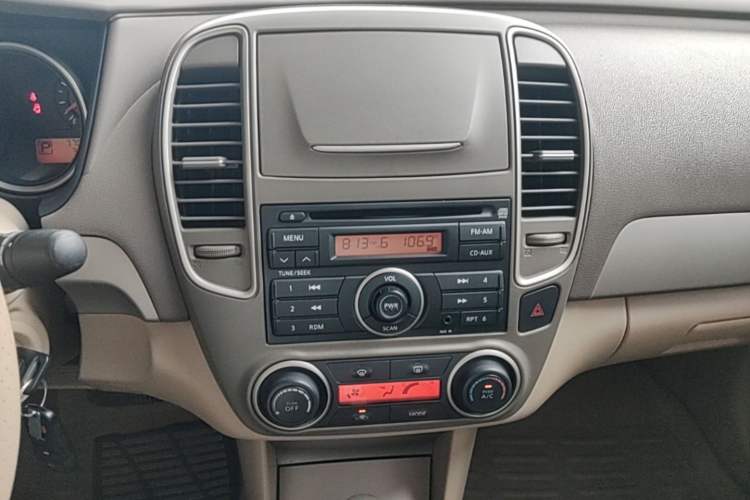 Used Nissan Sylphy 2012 Classic 1.6 XL Automatic Luxury Edition Audio And AC Panel