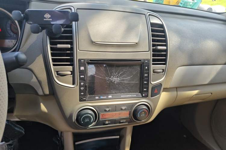 Used Nissan Sylphy 2012 Classic 1.6XE Manual Comfort Edition Audio And AC Panel