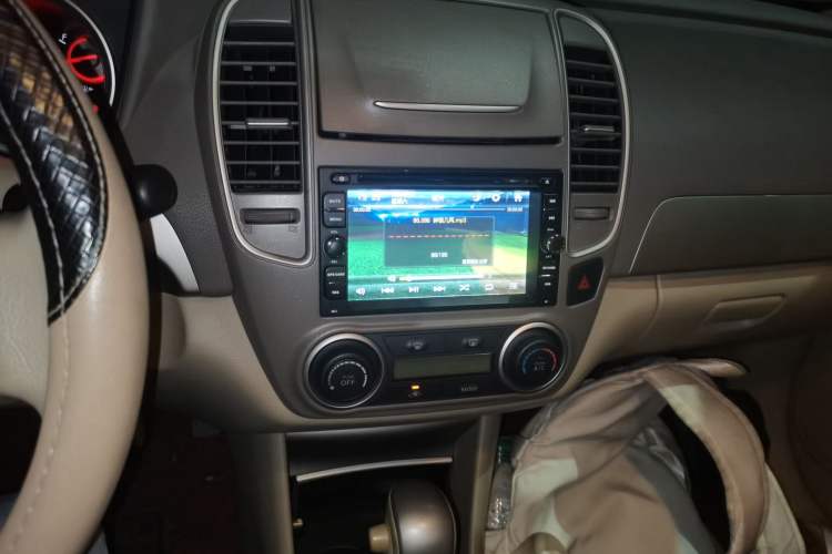 Used Nissan Sylphy 2012 Classic 1.6XE Automatic Comfort Edition Audio And AC Panel