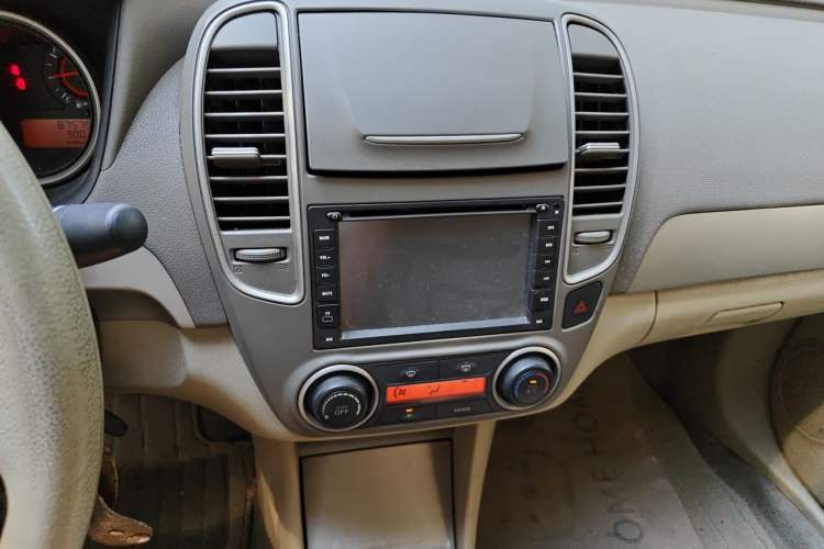 Used Nissan Sylphy 2012 Classic 1.6XE Manual Comfort Edition Audio And AC Panel