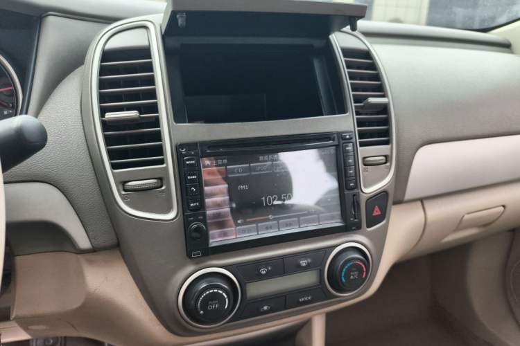 Used Nissan Sylphy 2012 Classic 1.6XE Manual Comfort Edition Audio And AC Panel