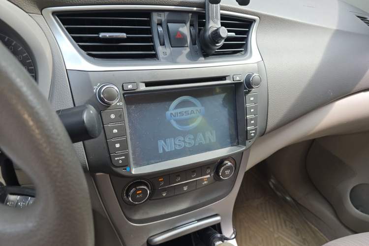 Used Nissan Sylphy 2012 1.6XE CVT Comfort Edition Audio And AC Panel