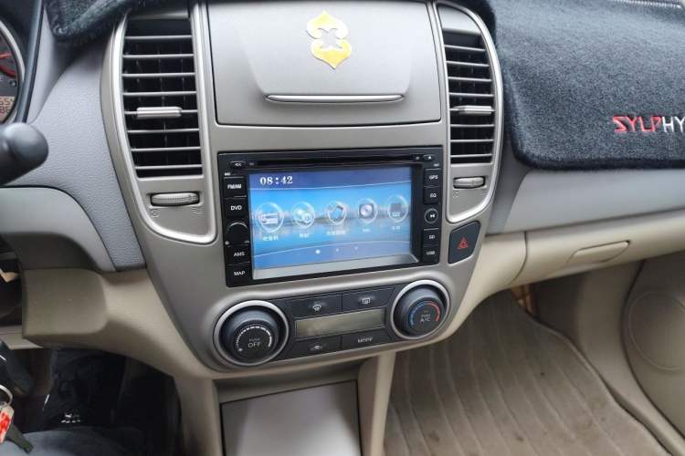 Used Nissan Sylphy 2012 Classic 1.6XE Manual Comfort Edition Audio And AC Panel