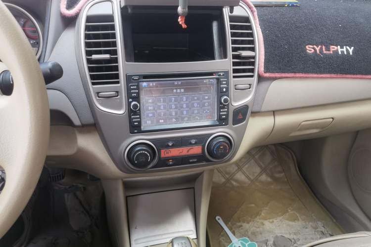 Used Nissan Sylphy 2012 Classic 1.6XE Manual Comfort Edition Audio And AC Panel