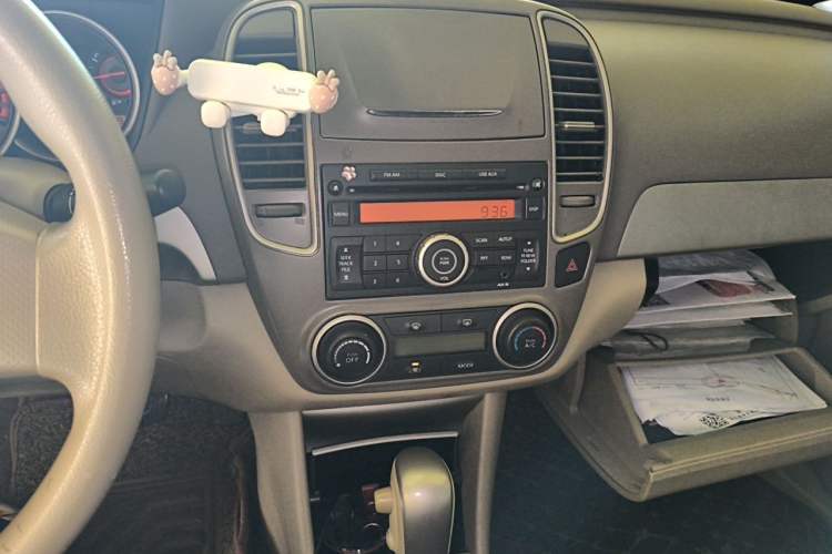 Used Nissan Sylphy 2012 Classic 1.6XE Automatic Comfort Edition Audio And AC Panel