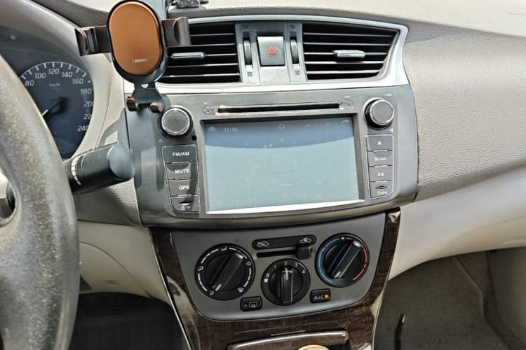 Used Nissan Sylphy 2012 1.6 XL CVT Luxury Edition Audio And AC Panel