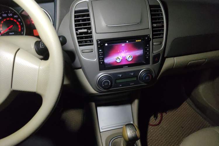 Used Nissan Sylphy 2012 Classic 1.6XE Manual Comfort Edition Audio And AC Panel