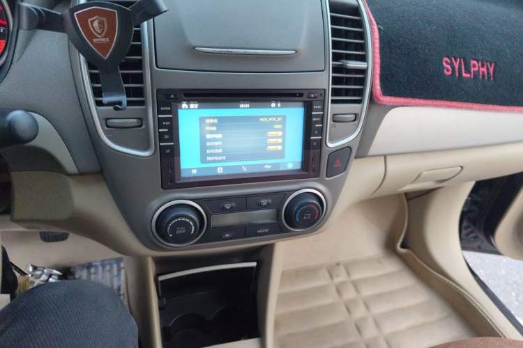 Used Nissan Sylphy 2012 Classic 1.6XE Manual Comfort Edition Audio And AC Panel
